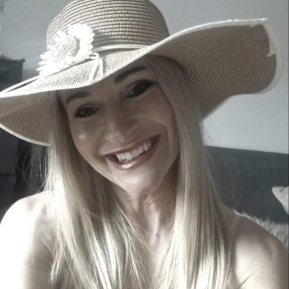 Kate Victoria Saunders headshot